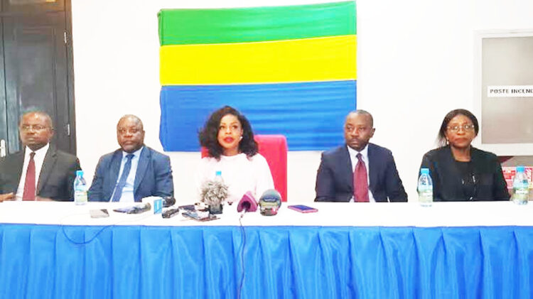 La ministre du Commerce, des PME-PMI et de l'Entrepreneuriat des Jeunes, Zenaba Gninga Chaning lors de la Conférence de presse