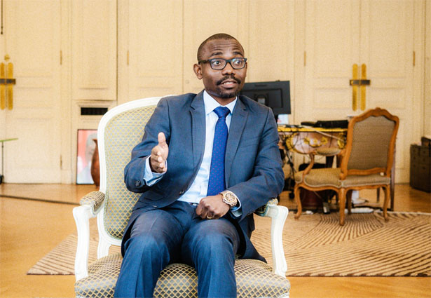 Le ministre Mays MOUISSI